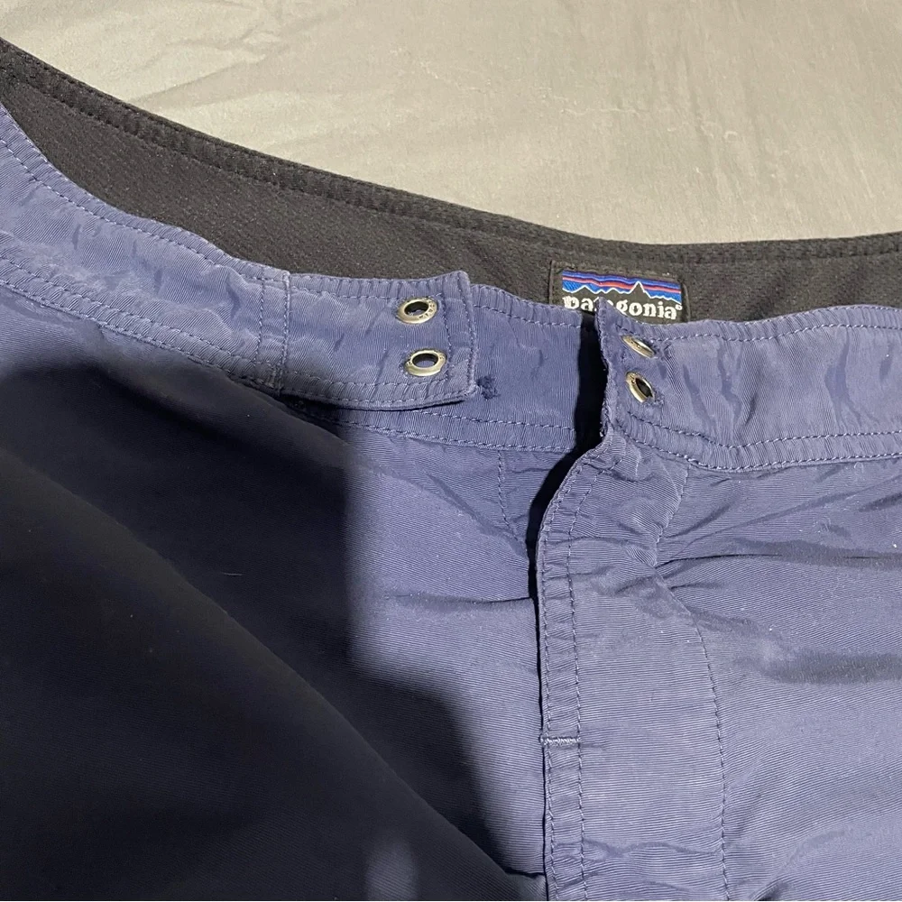 Patagonia Wavefarer Shorts Men's Size 34 Lightweight Logo Nylon Activewear Blue